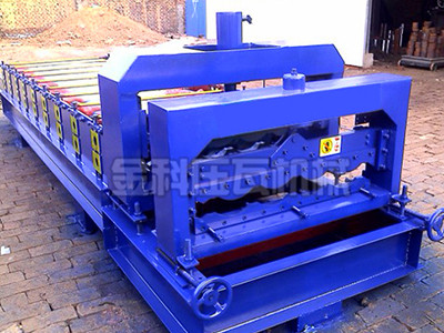 828圆弧琉璃瓦压瓦机