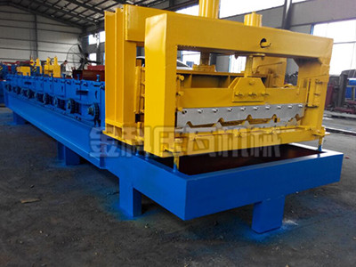 压瓦机彩钢板特点与用电